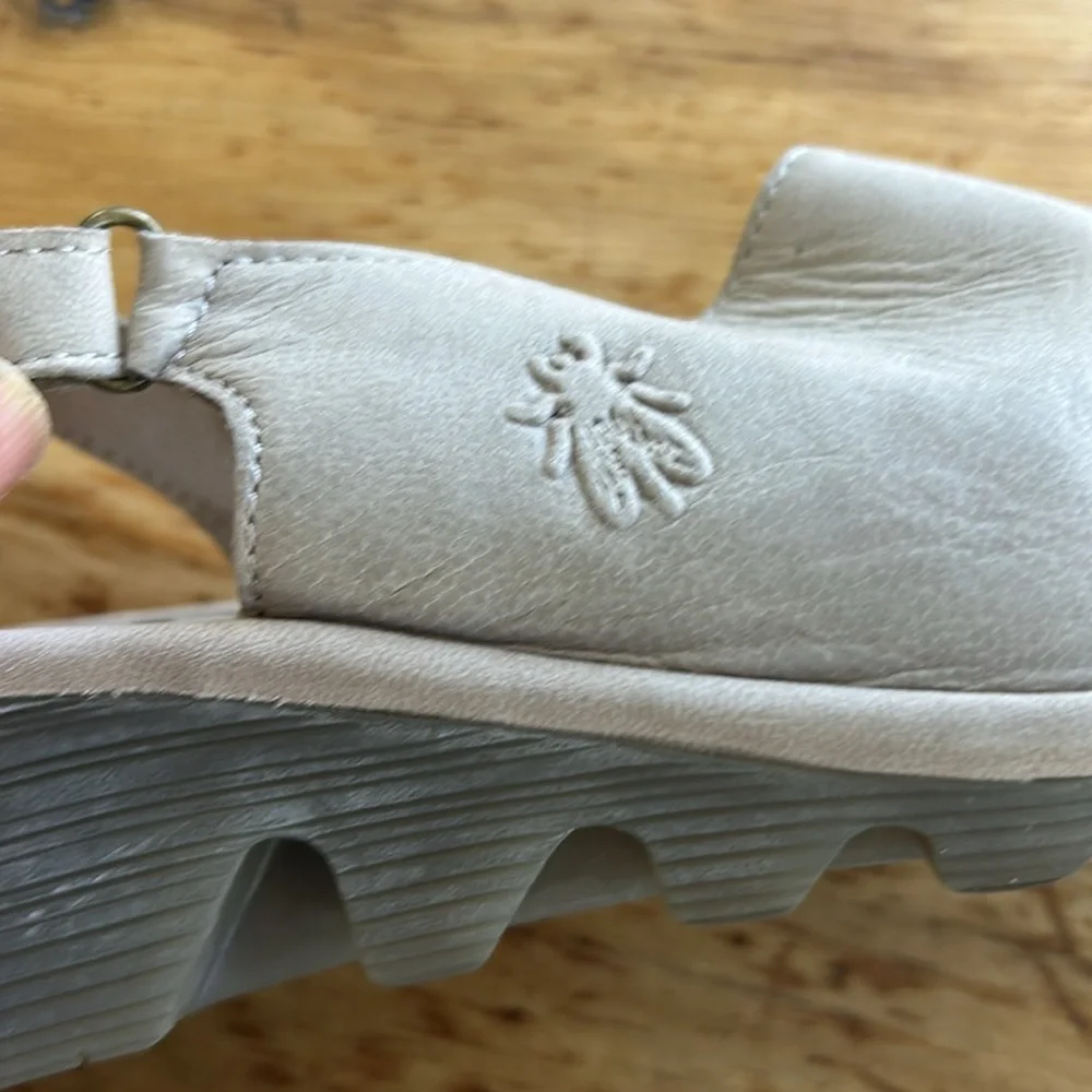 Fly London size 39 putty suede slingbacks - Picture 3 of 9